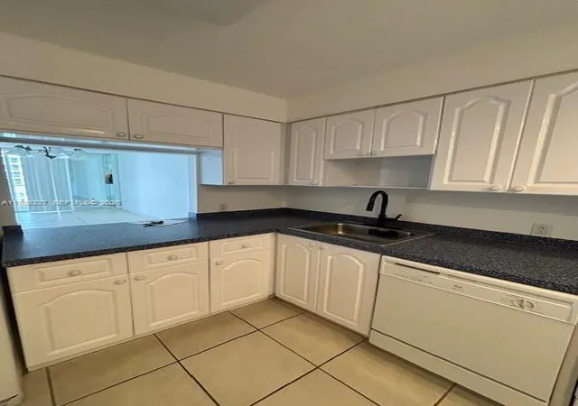 2nd image of 5701 Collins Ave #709, Miami Beach, FL 33140 | MLS# A11885337