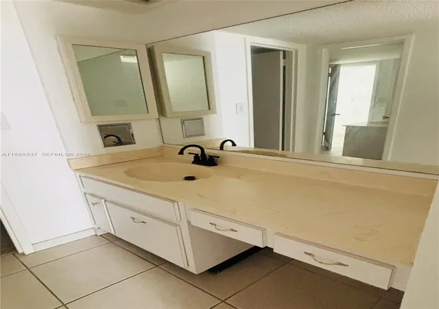 4th image of 5701 Collins Ave #709, Miami Beach, FL 33140 | MLS# A11885337
