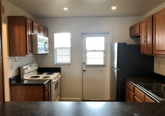 1st image of 8121 Sw 24th Ct #304, Davie, FL 33324 | MLS# A11885066