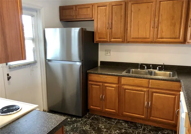 4th image of 8121 Sw 24Th Ct, Davie, FL 33324