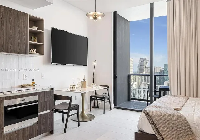 4th image of 159 Ne 6Th St #5106, Miami, FL 33132 | MLS# A11886169