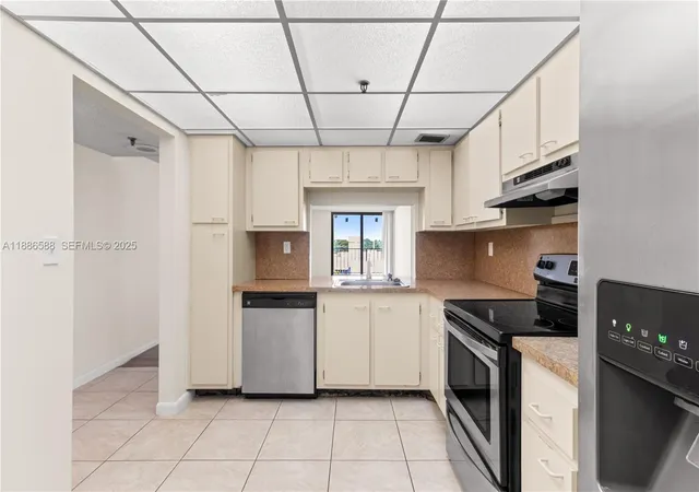 4th image of 2625 Collins Ave #608, Miami Beach, FL 33140 | MLS# A11886588