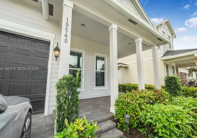 4th image of 19540 Wheelbarrow Bnd, Loxahatchee, FL 33470 | MLS# A11881676