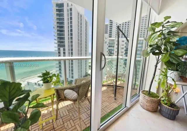 4th image of 3901 S Ocean Dr #14L, Hollywood, FL 33019 | MLS# A11886762