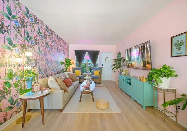 3rd image of 315 Van Buren St #104B, Hollywood, FL 33019 | MLS# A11886778