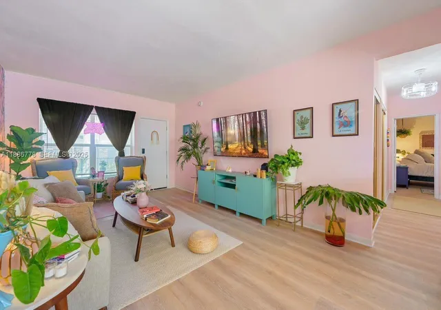 5th image of 315 Van Buren St #104B, Hollywood, FL 33019 | MLS# A11886778