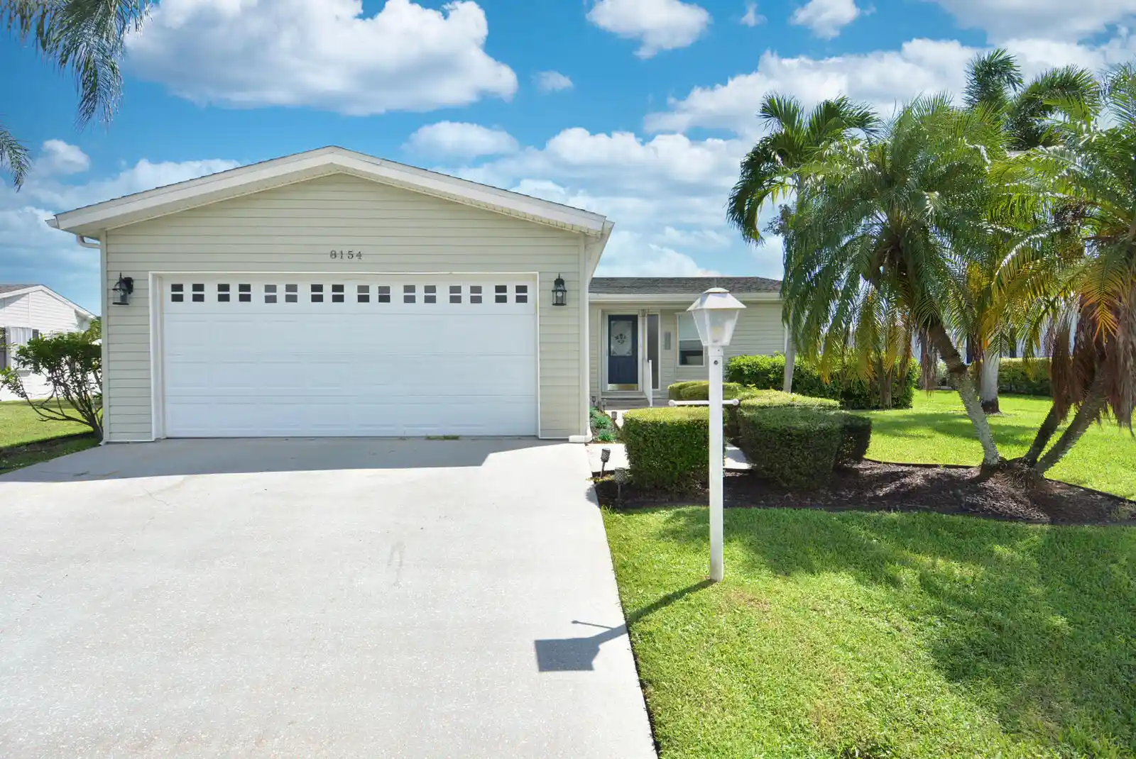 Photo 1 of Manufactured home for sale at 8154 14th Hole Dr, Port Saint Lucie, FL 34952 | MLS# R11128126 | Listing updated on 2026-10-27