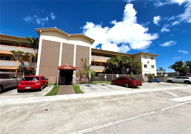 22nd image of 1885 Ne 121st St #3, North Miami, FL 33181 | MLS# A11886378