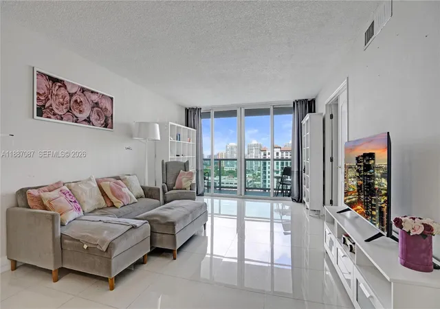 2nd image of 100 Bayview Dr #1931, Sunny Isles Beach, FL 33160 | MLS# A11887087