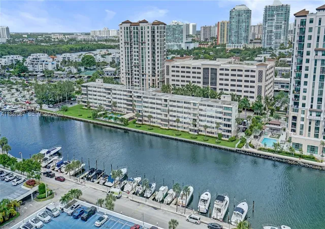 3rd image of 100 Bayview Dr #1931, Sunny Isles Beach, FL 33160 | MLS# A11887087