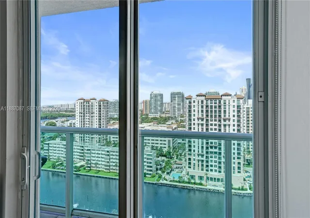 4th image of 100 Bayview Dr #1931, Sunny Isles Beach, FL 33160 | MLS# A11887087