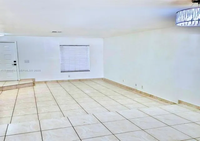 2nd image of 5164 S University Dr, Davie, FL 33328 | MLS# A11885833