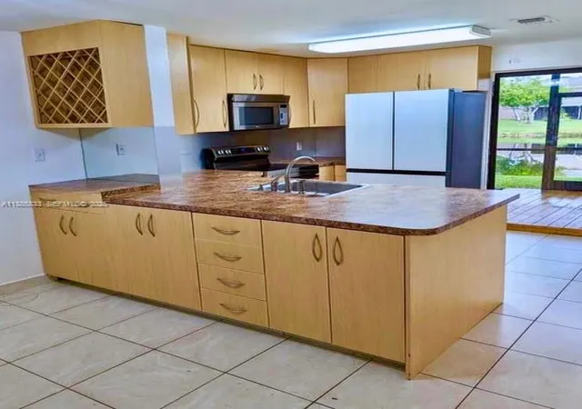 4th image of 5164 S University Dr, Davie, FL 33328 | MLS# A11885833