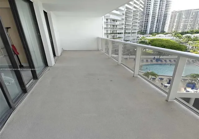 2nd image of 3701 N Country Clb Dr, Aventura, FL 33180