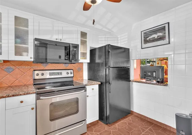 2nd image of 8020 N Sunrise Lakes Dr #110, Sunrise, FL 33322 | MLS# A11859905