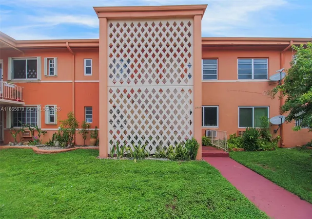 3rd image of 3451 Sw 11Th St #8A, Miami, FL 33135 | MLS# A11865679