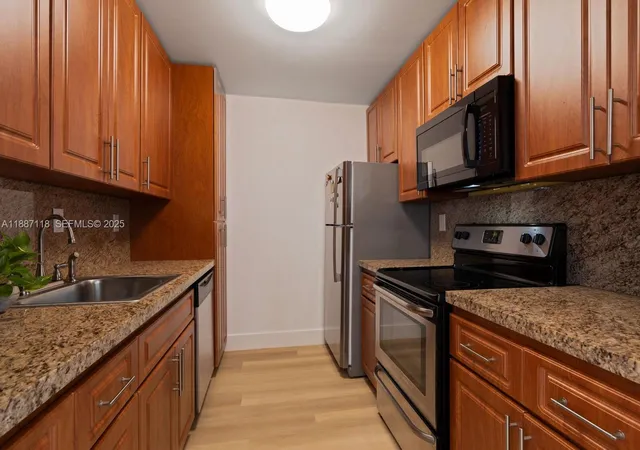 4th image of 10816 N Kendall Dr, Miami, FL 33176