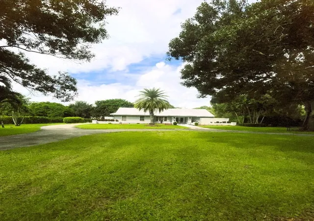 Photo 2 of Single family home for sale at 14183 Greentree Trl, Wellington, FL 33414 | MLS# F10530338 | Listing updated on 2026-09-23