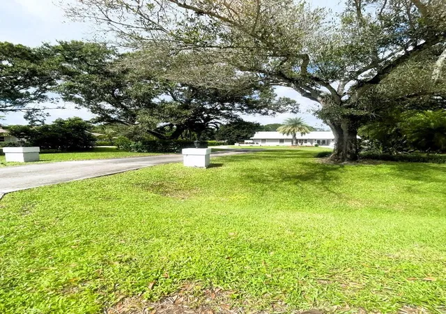 Photo 4 of Single family home for sale at 14183 Greentree Trl, Wellington, FL 33414 | MLS# F10530338 | Listing updated on 2026-09-23