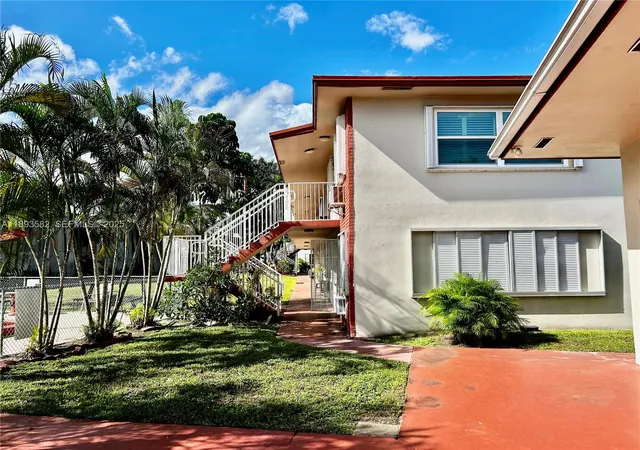 2nd image of 2918 Funston St #29B, Hollywood, FL 33020 | MLS# A11893582
