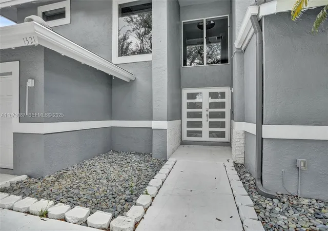4th image of 1321 Sw 102Nd Ave, Pembroke Pines, FL 33025 | MLS# A11879087
