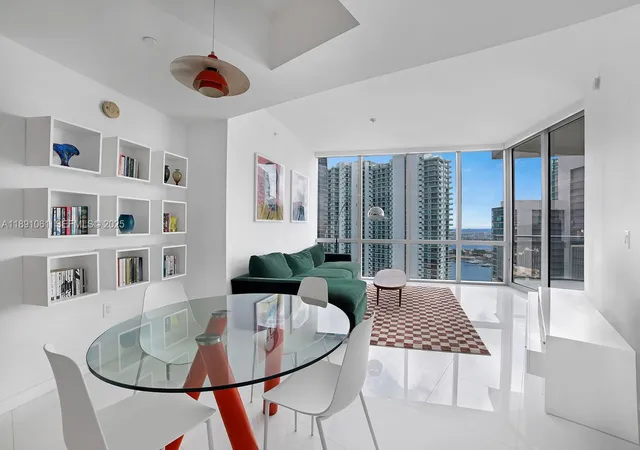 3rd image of 851 Ne 1St Ave #4403, Miami, FL 33132 | MLS# A11891061