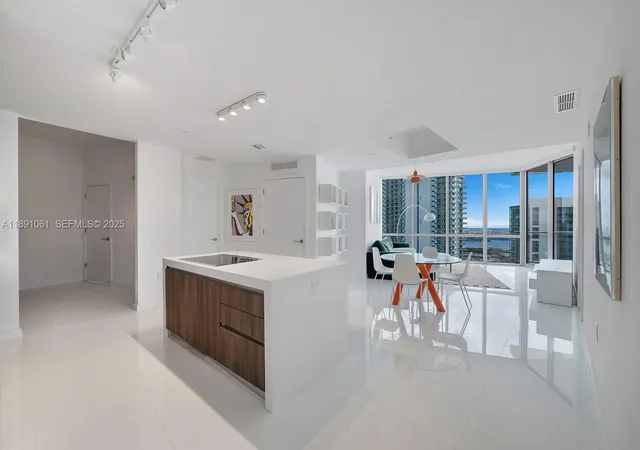 5th image of 851 Ne 1St Ave #4403, Miami, FL 33132 | MLS# A11891061