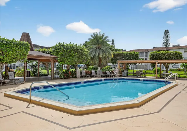 Homes for sale in Lauderdale Lakes, FL | 4706 Nw 36th Street, Lauderdale Lakes, FL 33319 | Houzeo
