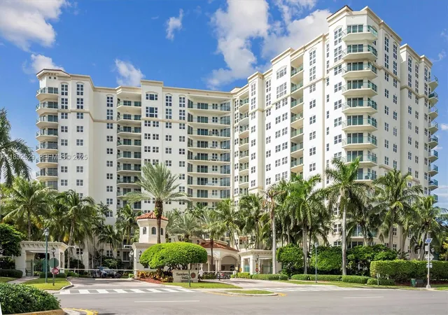 2nd image of 20000 E Country Club Dr #PH01, Miami, FL 33180 | MLS# A11892529