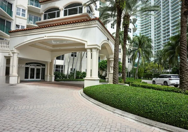 4th image of 20000 E Country Club Dr #PH01, Miami, FL 33180 | MLS# A11892529
