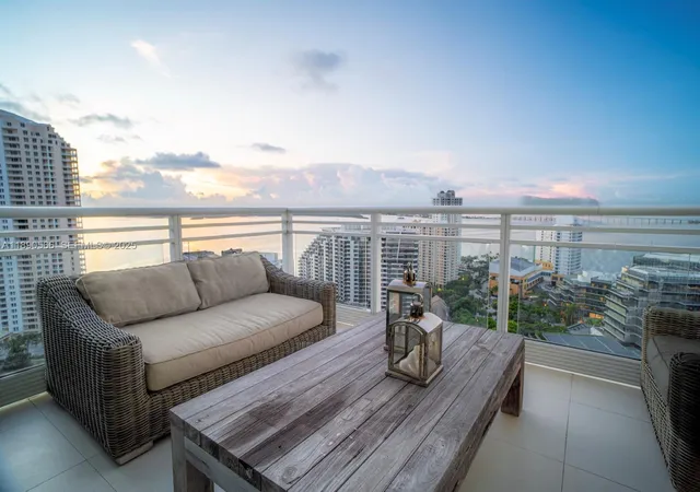 3rd image of 900 Brickell Key Blvd #2204, Miami, FL 33131 | MLS# A11890566