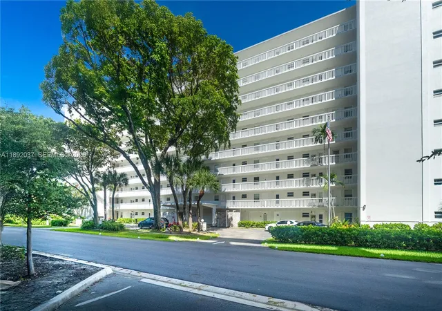 Homes for sale in Fort Lauderdale, FL | 2555 Ne 11Th St #310, Fort Lauderdale, FL 33304 | MLS# A11892037