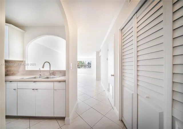 Homes for sale in Fort Lauderdale, FL | 2555 Ne 11Th St #310, Fort Lauderdale, FL 33304 | MLS# A11892037