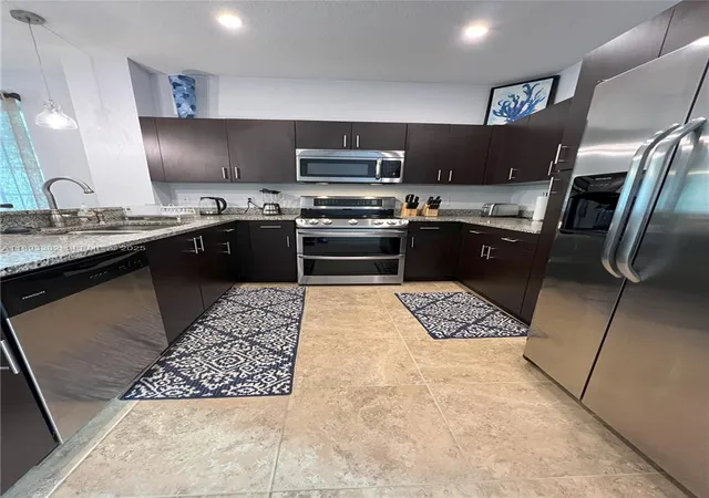 5th image of 2361 Se 5Th St, Pompano Beach, FL 33062 | MLS# A11893382