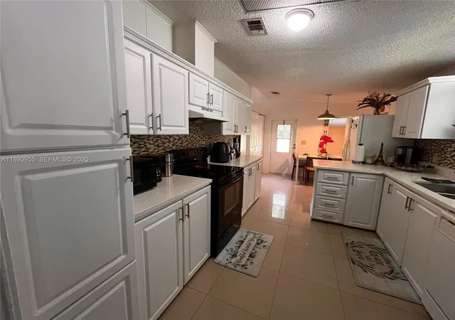 2nd image of 909 Sw 131 Wy, Davie, FL 33325 | MLS# A11890955