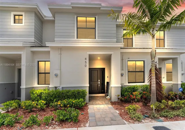 Homes for sale in Florida City, FL | 450 Ne 13th St, Florida City, FL 33034 | MLS# A11894164