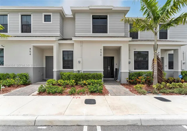 Homes for sale in Florida City, FL | 450 Ne 13th St, Florida City, FL 33034 | MLS# A11894164