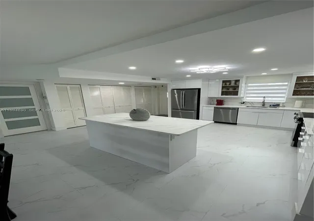 2nd image of 150 S Hollybrook Ter #303, Pembroke Pines, FL 33025 | MLS# A11894690