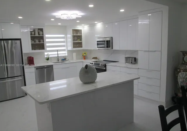 4th image of 150 S Hollybrook Ter #303, Pembroke Pines, FL 33025 | MLS# A11894690