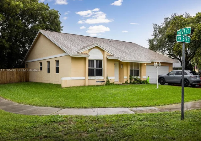 Homes for sale in Cutler Bay, FL | 9730 Sw 219th St, Cutler Bay, FL 33190 | MLS# A11895790