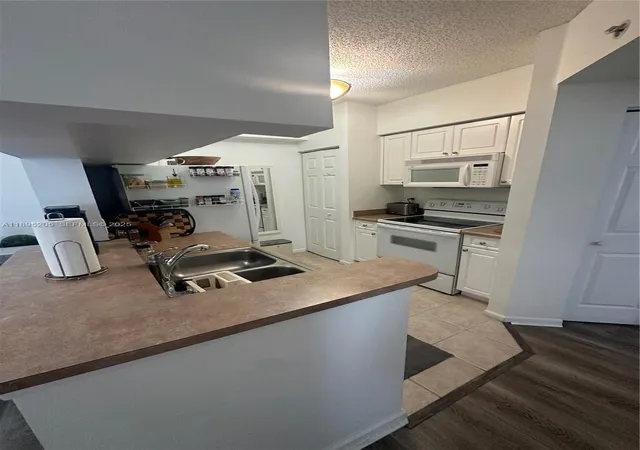 3rd image of 17125 N Bay Rd #3402, Sunny Isles Beach, FL 33160 | MLS# A11895205