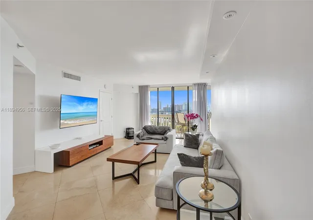 3rd image of 1000 E Island Blvd, Aventura, FL 33160