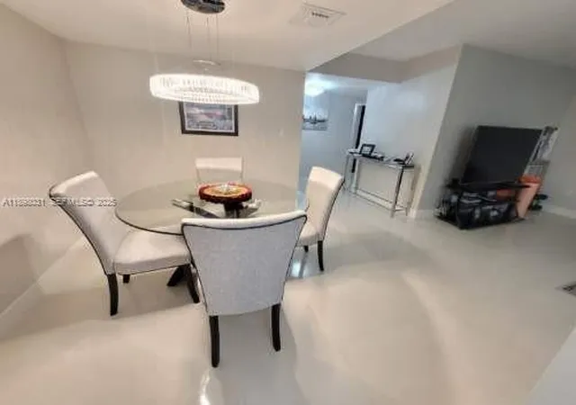 3rd image of 18071 Biscayne Blvd #1801, Aventura, FL 33160 | MLS# A11898031