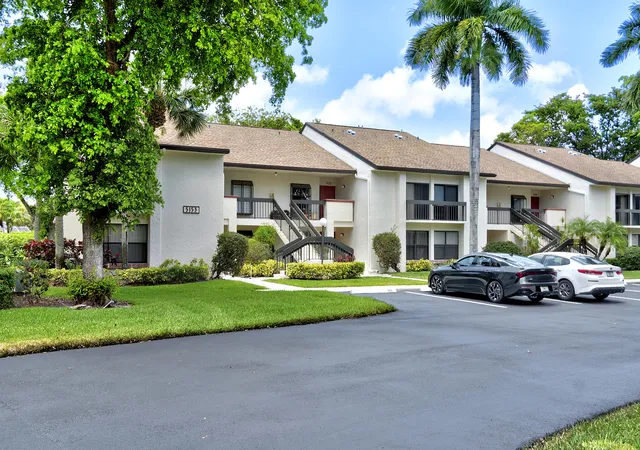 2nd image of 5153 Oak Hill Ln #512, Delray Beach, FL 33484 | MLS# R11133576