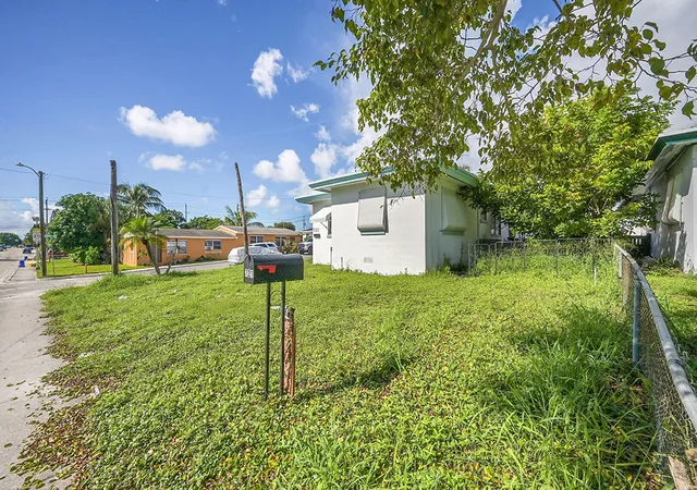 4th image of 721 N A St, Lake Worth Beach, FL 33460 | MLS# R11133845