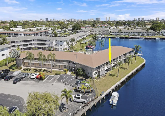 3rd image of 298 Se 6Th Ave #6, Pompano Beach, FL 33060 | MLS# R11133876