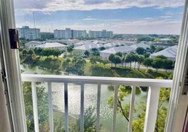 2nd image of 3850 Washington St #810, Hollywood, FL 33021 | MLS# F10532550