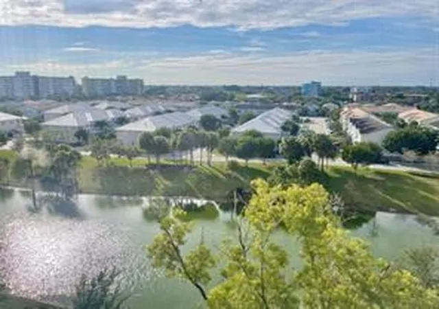 3rd image of 3850 Washington St #810, Hollywood, FL 33021 | MLS# F10532550