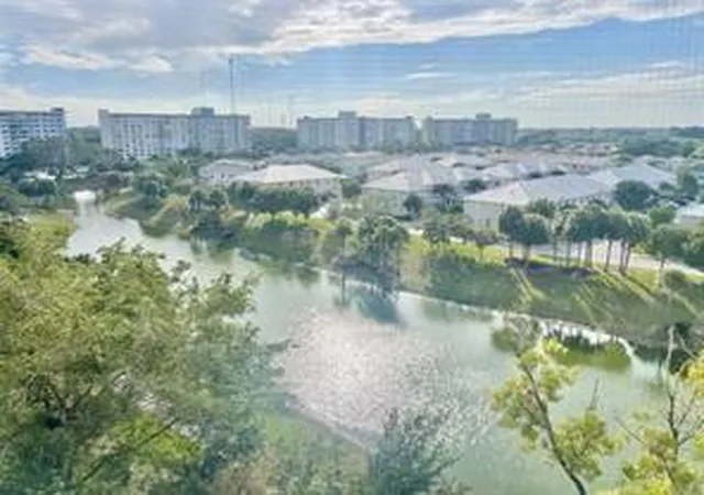 4th image of 3850 Washington St #810, Hollywood, FL 33021 | MLS# F10532550