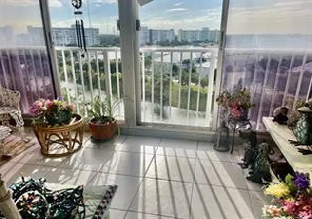 5th image of 3850 Washington St #810, Hollywood, FL 33021 | MLS# F10532550